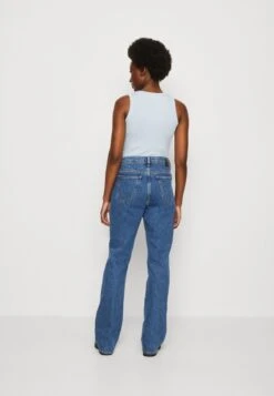 Marc O'Polo DENIM TROUSERS HIGH WAIST LOOSE LEG REGULAR LENGTH - Flared Jeans - Multi/vintage Mid Blue -Alltags Mode 0eb6fc640caf46758a4a39a0d7d742fd