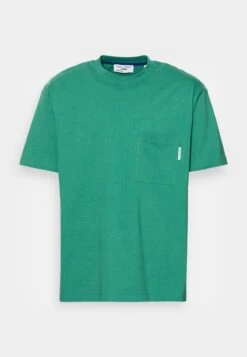 Marc O'Polo DENIM SHORT SLEEVE CHEST POCKET - T-Shirt Basic - Green Depths -Alltags Mode 175b2998c8164f42ae3bfd40d95ec3db