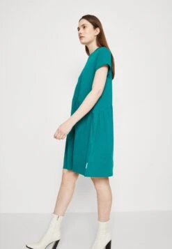 Marc O'Polo DENIM DRESS STYLE HEAVY RAW RUFFLES - Jerseykleid - Green -Alltags Mode 2364a18cf0814a669dcedbcee6ac286e