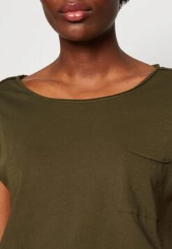 Marc O'Polo DENIM SHORT SLEEVE CHEST POCKET - T-Shirt Basic - Dakota Shadow -Alltags Mode 4abdc5d67481448e930a4de3489b334f