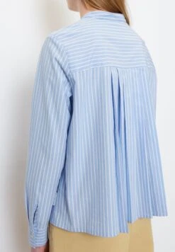 Marc O'Polo DENIM STREIFEN MIT FALTEN IM RÜCKEN - Hemdbluse - Multi Soft Sky Blue -Alltags Mode 57eeb6db4171429f9483e0cda636a5c0