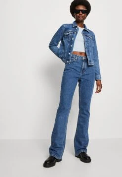 Marc O'Polo DENIM TROUSERS HIGH WAIST LOOSE LEG REGULAR LENGTH - Flared Jeans - Multi/vintage Mid Blue -Alltags Mode 7d94dba8ec4541bd9d6b8f435dc8d22f