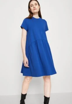 Marc O'Polo DENIM DRESS STYLE HEAVY RAW RUFFLES - Jerseykleid - Kensington Blue -Alltags Mode 8b5642ed98574af7ae93f39087ef071d