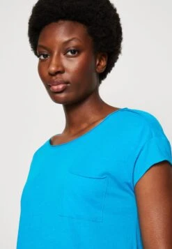 Marc O'Polo DENIM SHORT SLEEVE CHEST POCKET - T-Shirt Basic - Crystal Seas -Alltags Mode 9d6aefdecb424032aa532400a1117532