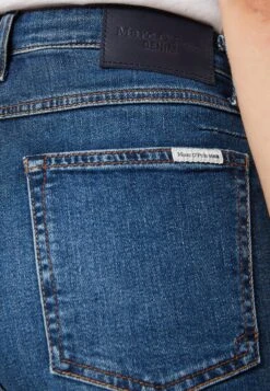 Marc O'Polo DENIM TROUSER BOYFRIEND TAPERED LEG - Jeans Tapered Fit - Multi/fresh Dark Blue -Alltags Mode a5f366cec01e4116aa8da37893a6fa74