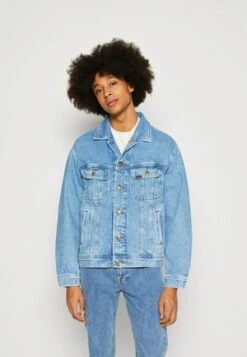 Marc O'Polo DENIM Jeansjacke - Multi Light Blue Worn -Alltags Mode cbaf7de6bf9b4b25b22fa25b160bd96c