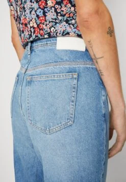 Marc O'Polo DENIM TROUSER HIGH WAIST TAPERED LEG REGULAR LENGTH - Jeans Relaxed Fit - Multi/vintage Mid Blue -Alltags Mode d36eedc5371a4d3aa0145a6ea6ae7c4e