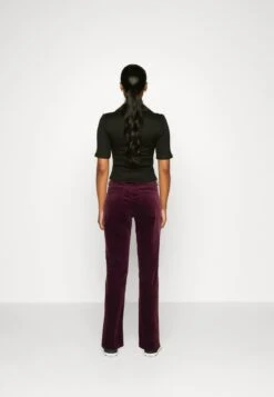 Marc O'Polo DENIM PANTS STRAIGHT LEG TURN UP - Stoffhose - Orante Plum 8 Marc O'Polo DENIM PANTS STRAIGHT LEG TURN UP - Stoffhose - Orante Plum -Alltags Mode ee2a3e6335ff4a52bd687c4d917bd0d1