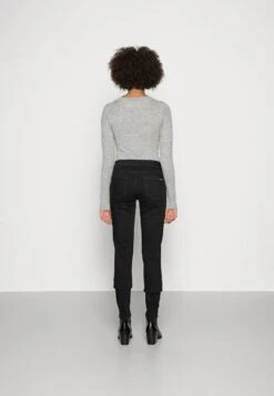 Marc O'Polo DENIM Jeans Slim Fit - Black Denim -Alltags Mode f5b151cf4f1048a48300ce3b29bf6588