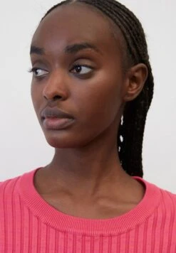 Marc O'Polo DENIM SHAPED AUS - T-Shirt Basic - Fresh Fuschia -Alltags Mode f6d9f6342e4949199bf762cb39c88ec1